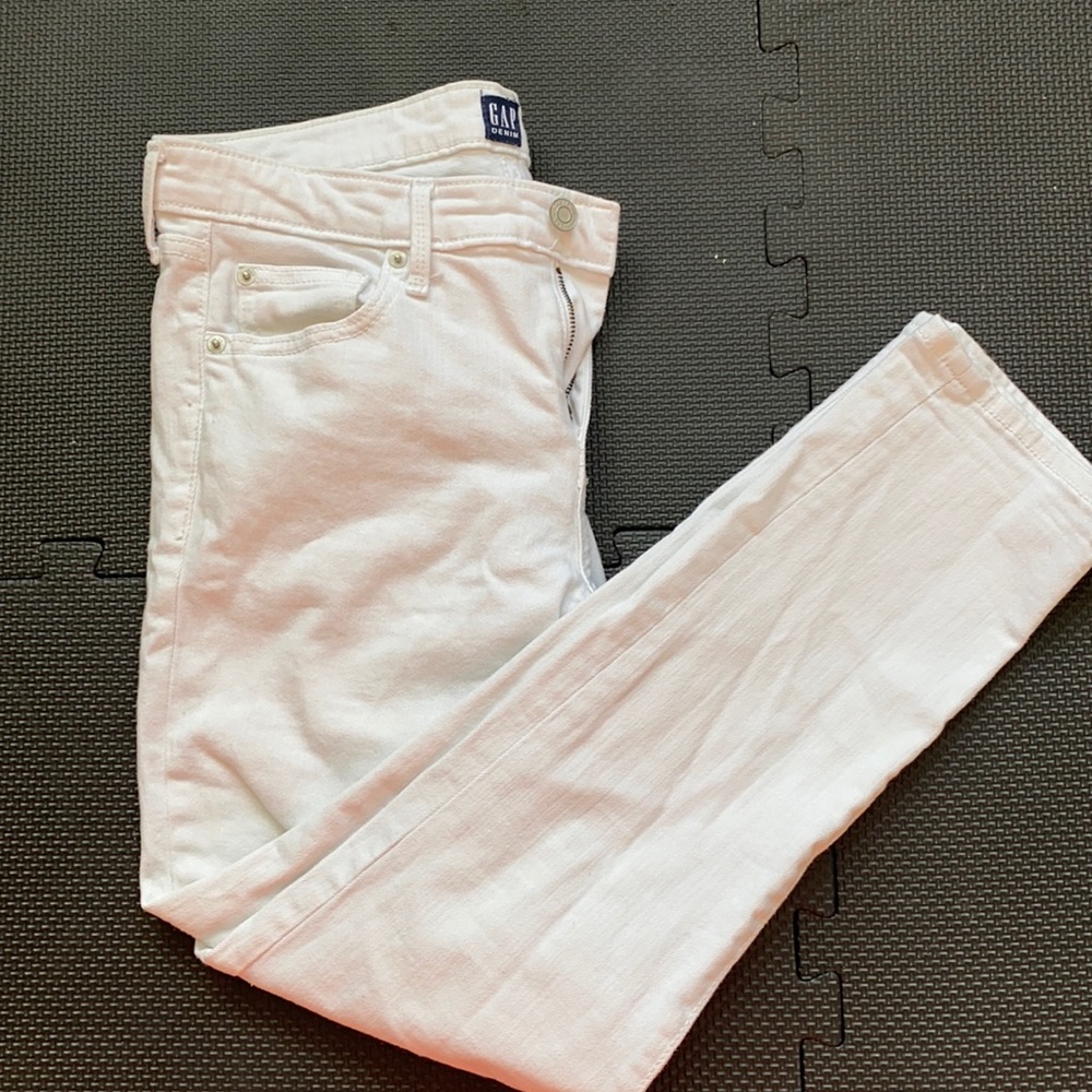 Women’s white gap 27 jeans girlfriend GUC